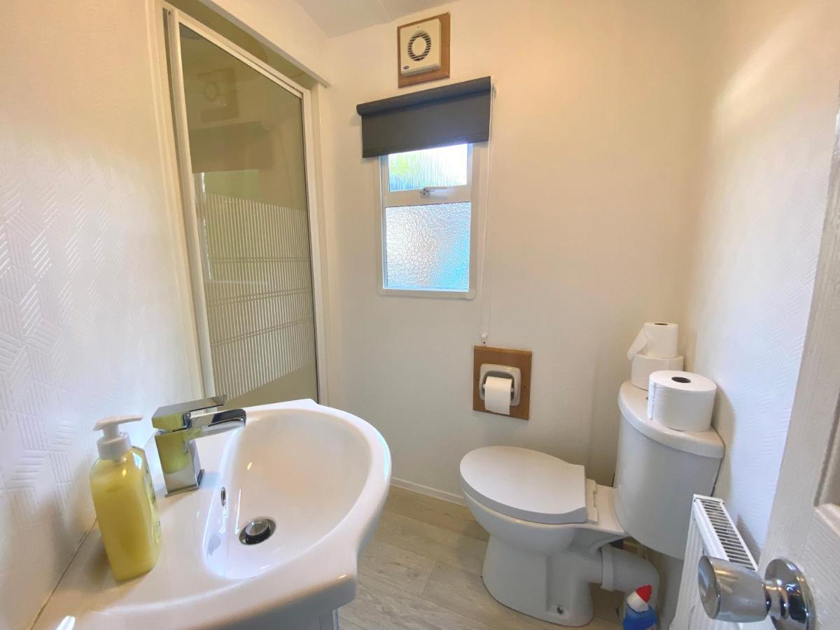 Elletson Park Wood Fired Hot Tubs, Caravans & Pods Pilling Exterior foto